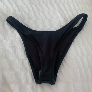 Skims Cheeky Tanga NWT black Size S